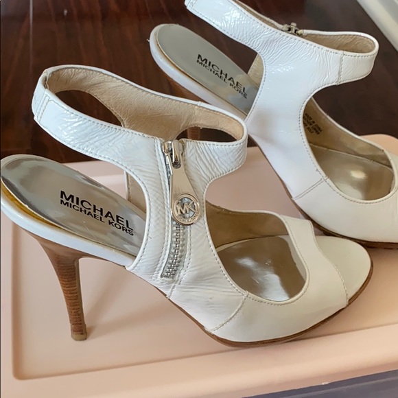 Shoes!!!! 👠 - Picture 3 of 4